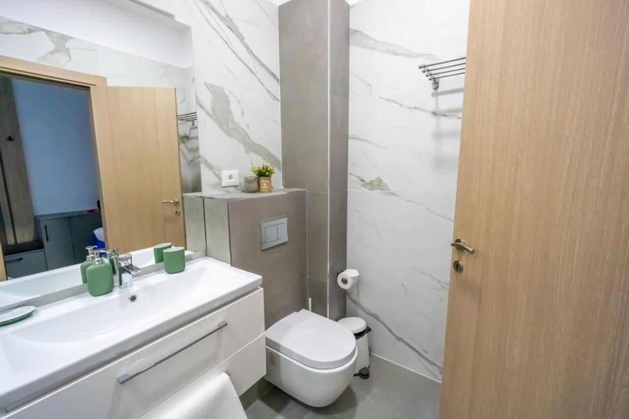 Your New And Modern Home Букурещ Екстериор снимка