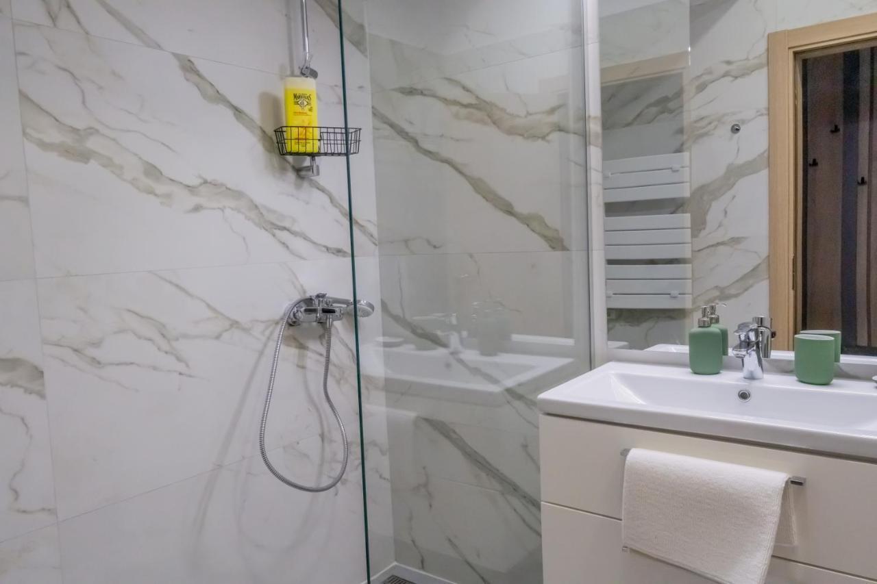 Your New And Modern Home Букурещ Екстериор снимка