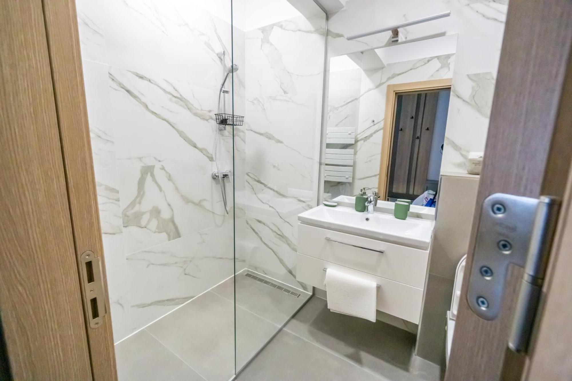 Your New And Modern Home Букурещ Екстериор снимка